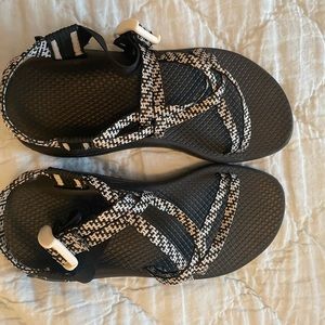 Womens chacos size 6